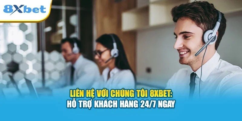 CSKH 8xbet với đội ngũ nhân viên đeo tai nghe hỗ trợ khách hàng 24/7