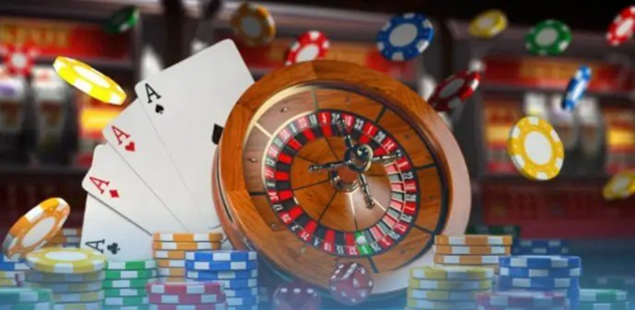 Bánh xe roulette, lá bài và chip minh họa so sánh casino về house edge