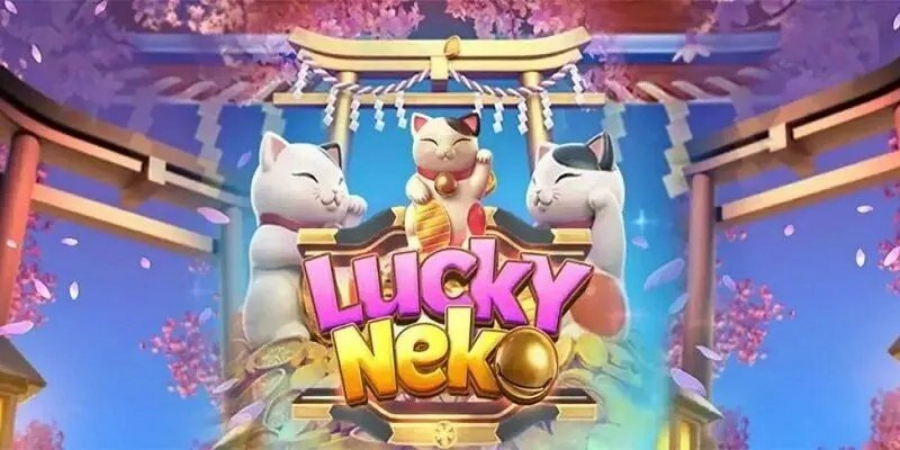 Neko may mắn Lucky Neko với hai chú mèo thần tài trước cổng đền Nhật