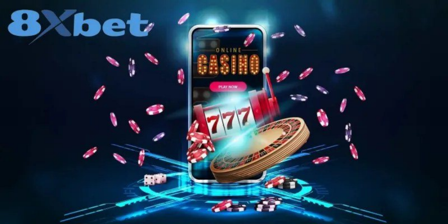 Điện thoại hiển thị sảnh casino online và roulette khi chơi live casino