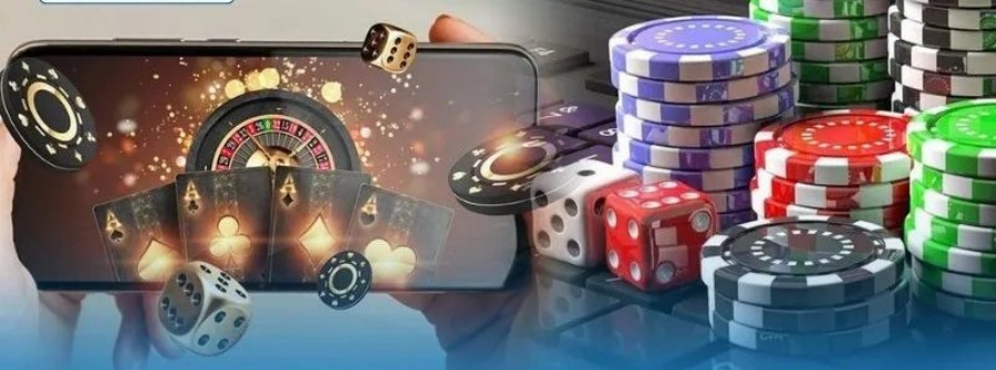Chồng chip cược và xúc xắc minh họa chiến thuật chơi sicbo