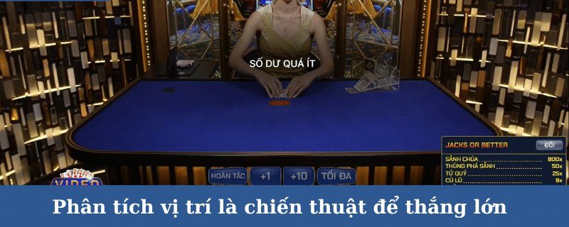 Bàn poker trực tuyến minh họa việc phân tích vị trí ngồi để chọn tay bài