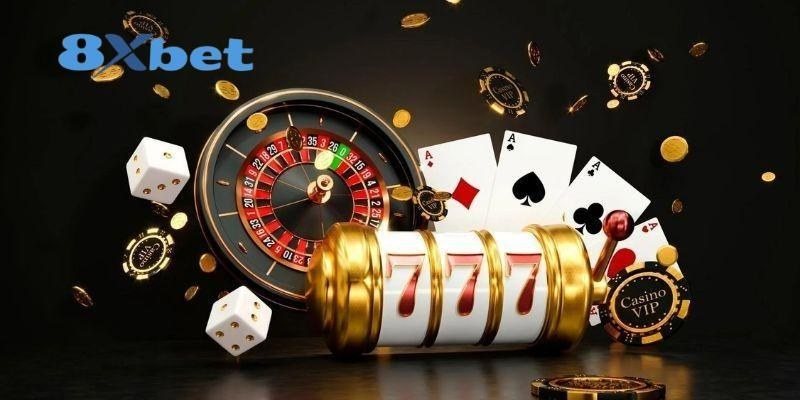 Logo 8Xbet cùng roulette, xúc xắc và slot sau khi vào đúng trang chủ